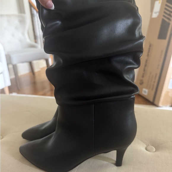 Elegant Black Women's Shoes - Picture 2 of 3